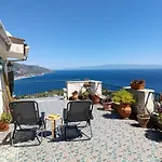 Il Normanno, Con Panorama Mozzafiato アパート *